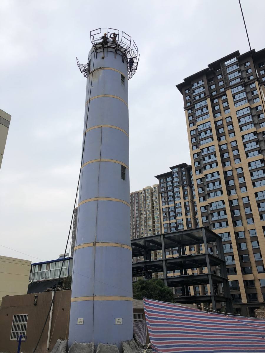 煙囪拆除為什么要請專業(yè)的拆除公司？