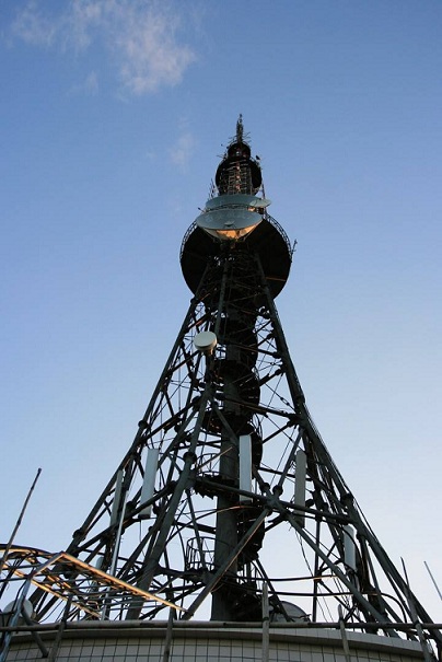 電視塔架拆除施工環(huán)境復(fù)雜下的拆除方法？