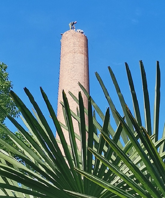 煙囪拆除廠家常見的施工辦法?