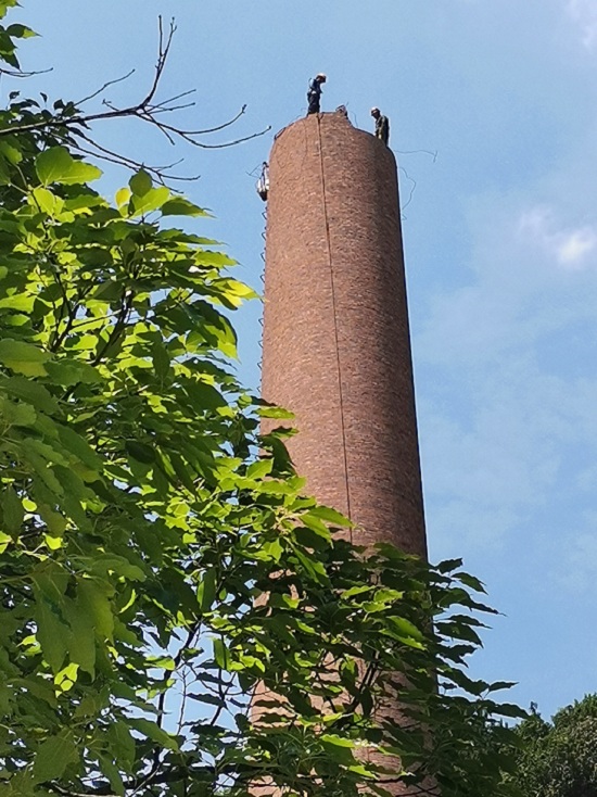 煙囪人工拆除-如何確保安全實(shí)施[解決方案]