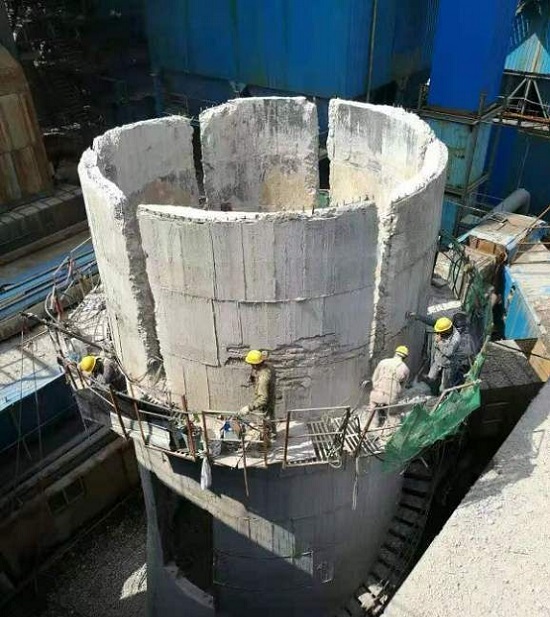 重慶煙囪拆除-人工拆除專利[環(huán)形貼壁腳手架]