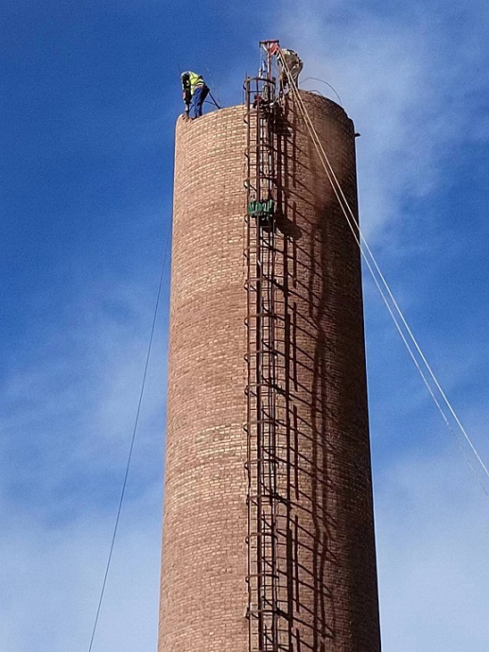 煙囪人工拆除公司施工實(shí)力強(qiáng) 安全又環(huán)保