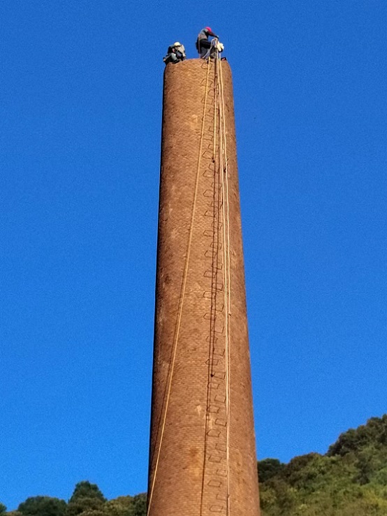 煙囪拆除公司煙筒拆除與環(huán)境保護并重