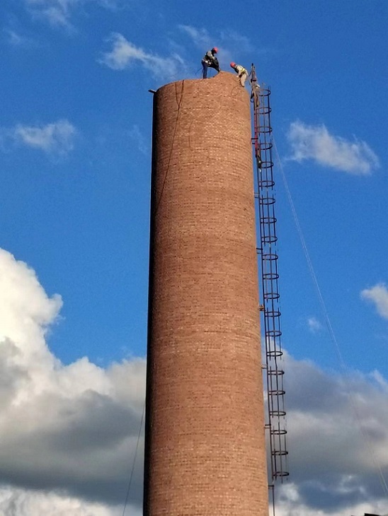 煙筒拆除公司找專業(yè)拆除公司歡迎致電！