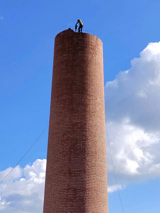 煙囪拆除公司對(duì)危舊煙囪如何消除安全隱患的！