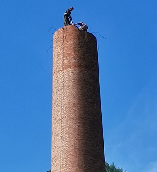 拆除煙囪公司：環(huán)保與安全并重，共創(chuàng)安全實(shí)施！