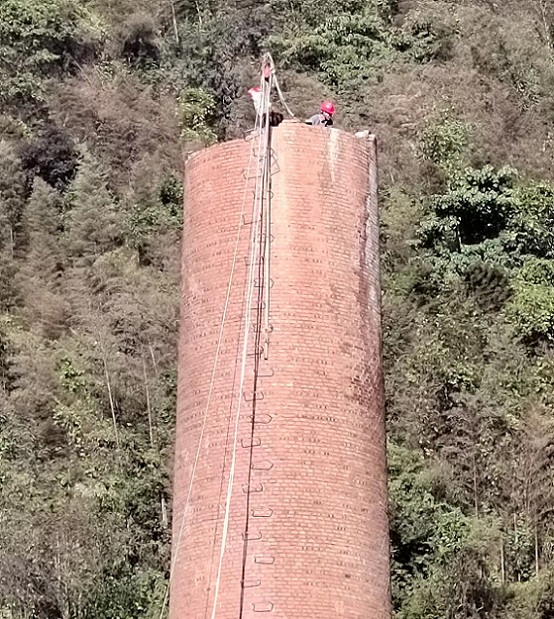 西寧拆除煙囪公司：環(huán)保拆除，安全保障