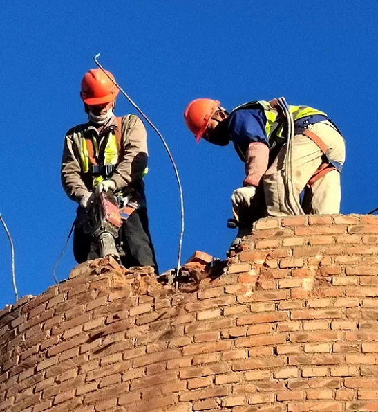 煙囪拆除公司：安全環(huán)保的實踐與策略