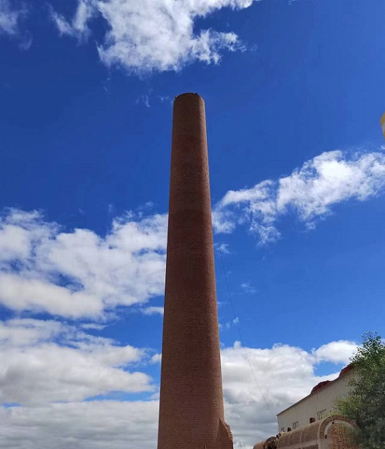 煙囪拆除公司:技術(shù)創(chuàng)新與專業(yè)服務(wù)的完美結(jié)合