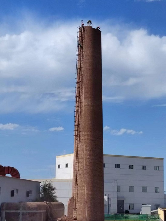 拆除煙囪公司如何助力企業(yè)實(shí)現(xiàn)環(huán)保目標(biāo)？