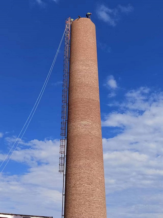 煙囪拆除公司:專(zhuān)業(yè)拆除,讓拆除工程更安全！