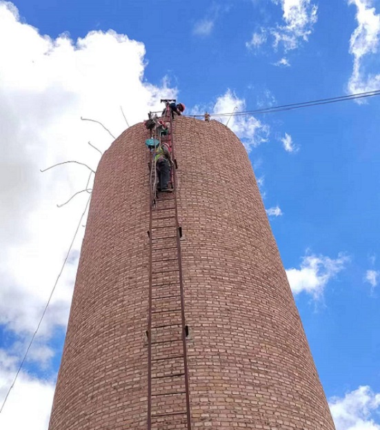 煙囪拆除:技術(shù)領(lǐng)先,服務(wù)至上,為環(huán)保貢獻(xiàn)力量