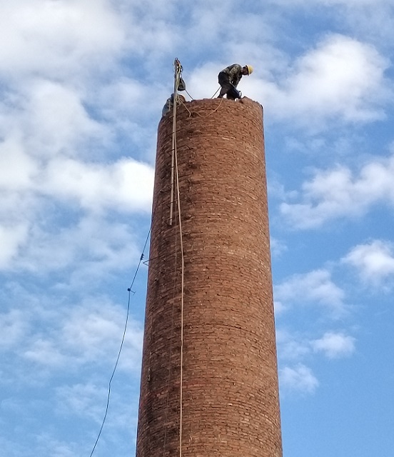 煙囪拆除公司:專(zhuān)業(yè)技藝,讓拆除變得更安全環(huán)保