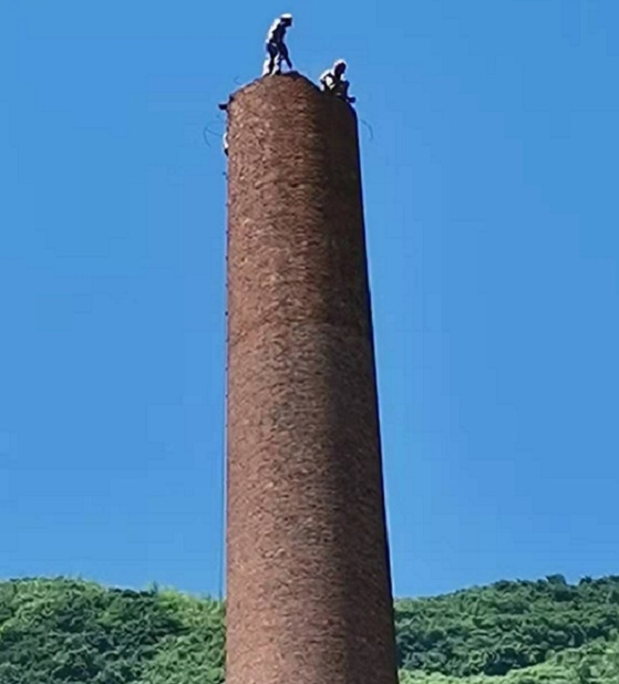 煙囪拆除公司:專業(yè)鑄就信賴，安全成就未來