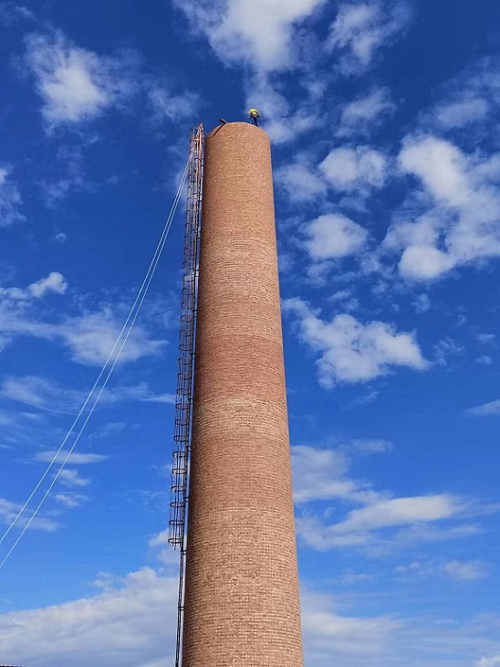 煙囪拆除:專業(yè)解析與安全實施指南