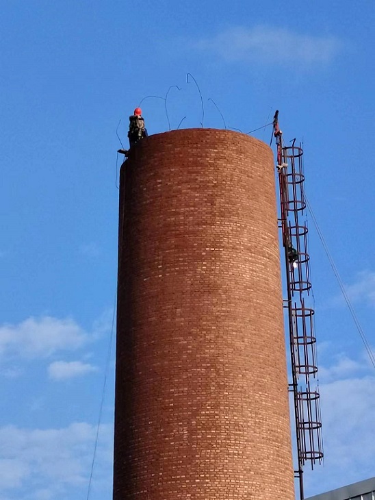 煙囪拆除公司:專業(yè)展現(xiàn)安全與技術(shù)并重的拆除之道