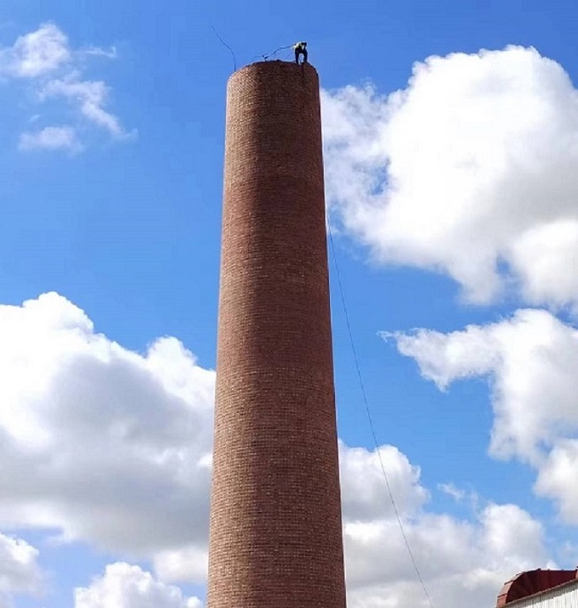 人工煙囪拆除：傳統(tǒng)拆除與現(xiàn)代技術(shù)的融合